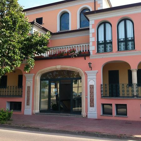 Residence Marina Palace Орозеи Екстериор снимка