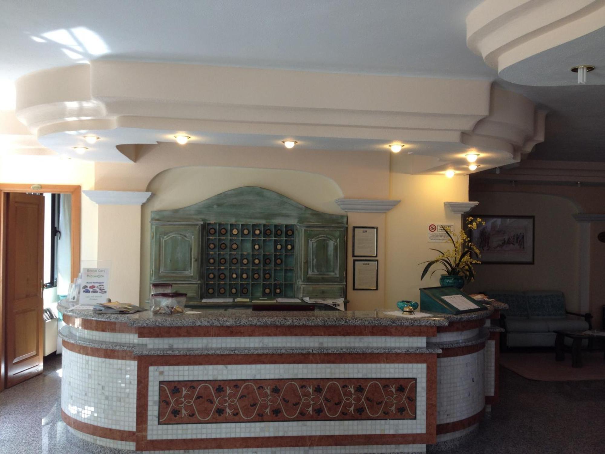 Residence Marina Palace Орозеи Екстериор снимка