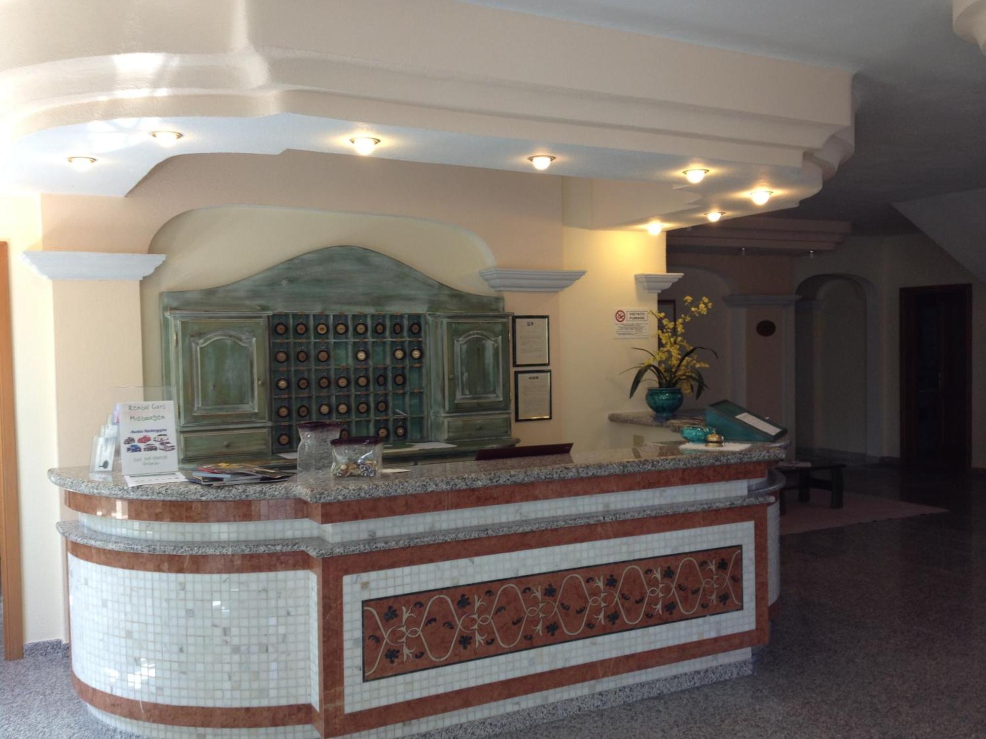 Residence Marina Palace Орозеи Екстериор снимка