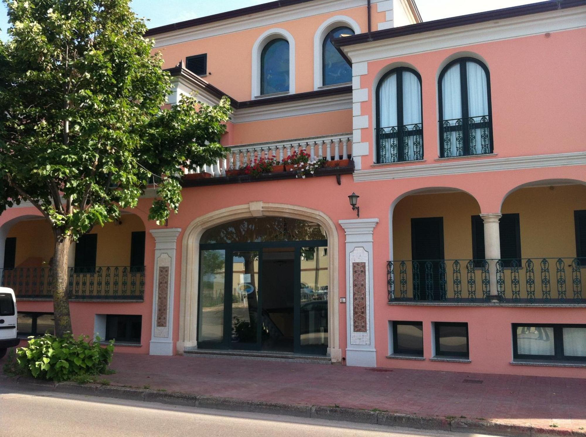 Residence Marina Palace Орозеи Екстериор снимка