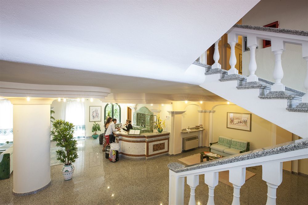 Residence Marina Palace Орозеи Екстериор снимка